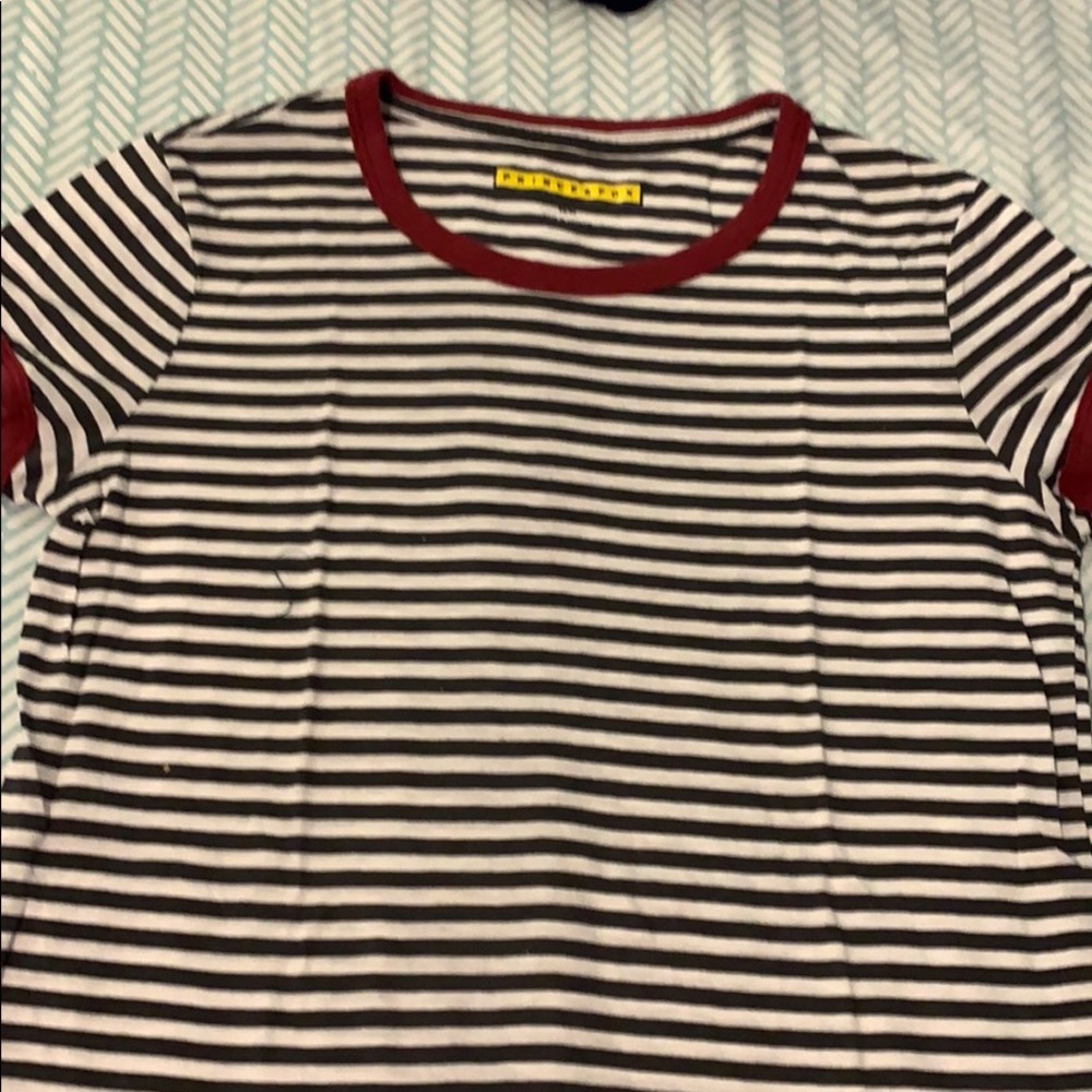 Black and white striped tshirt with maroon edges